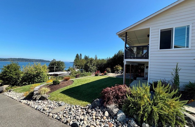 Spacious 4-bedroom home with gorgeous view of Puget Sound in serene Port Orchard