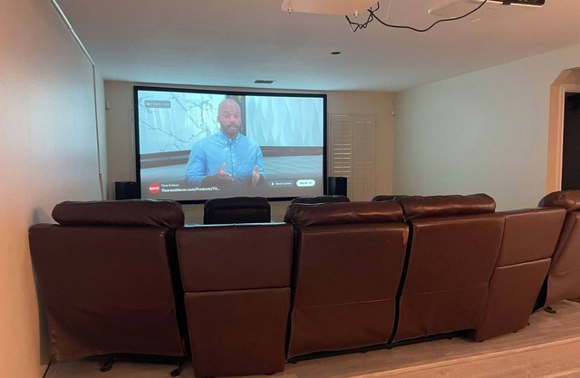 Spacious 4-bedroom house in charming San Antonio with AC, WiFi, 130” theater.