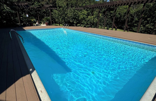 Spacious 4-bedroom house in gorgeous Tallahassee with WiFi, AC, Pool