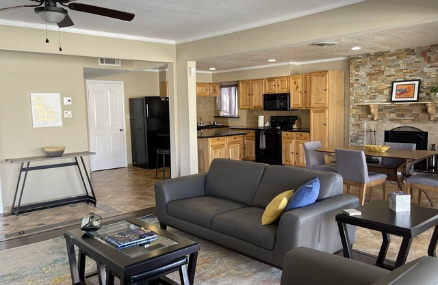 Spacious 4 Bedrooms, 3 full Bathrooms and close to Everything ABQ