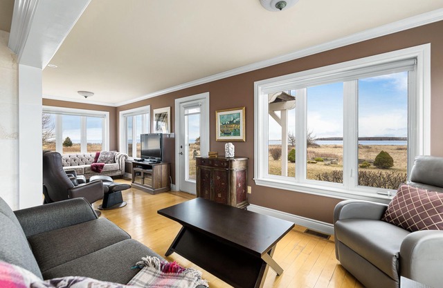 Spacious 4 bedrooms Villa, 30 min from Moncton