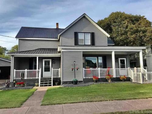 Spacious 4 BR 2BA Home with Bar and Fenced Yard