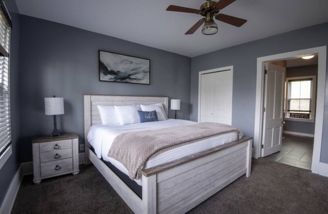 Spacious 4 BR 3BA Mins to Starved Rock