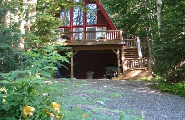 Geräumige 5 Bdrm A-Frame: Gehen Sie zum Lake Raponda. Bewaldete Umgebung. Ski Mount Schnee!