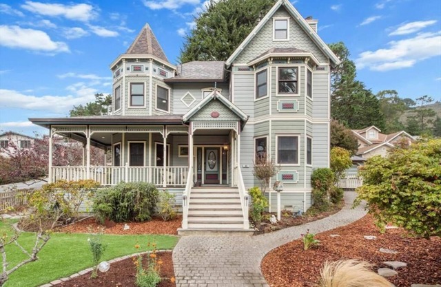 Spacious 4-BR house; 1 mi from beach, 10 mins from SF