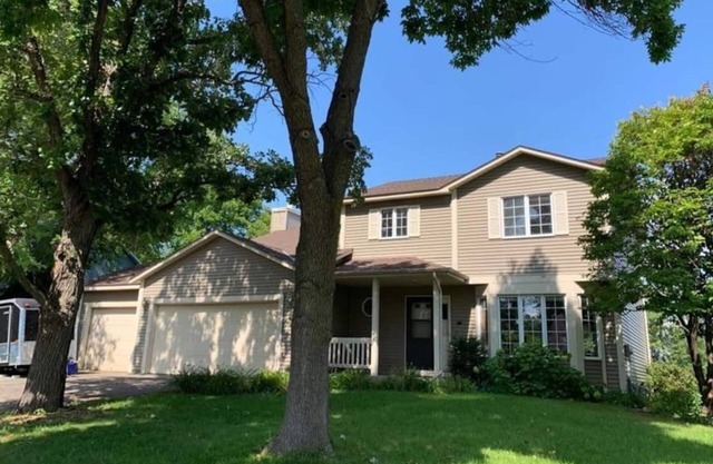 Stunning, Spacious 4 BR with King Suite, 3 stall Garage, 3 Bath, Game Room