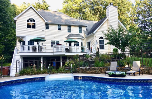 Geräumiges 4 Schlafzimmer Familienhaus mit Pool ~ 25 Morgen Wald im Hinterhof