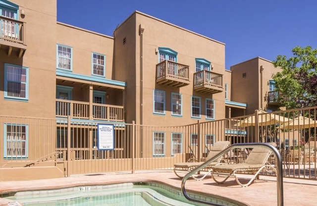 Spacious 4 units - Cozy Retreats in the Heart of Santa Fe, Walk to Attractions