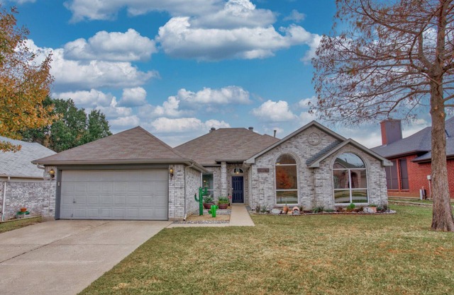 Spacious 4-bedroom Home with Private Pool