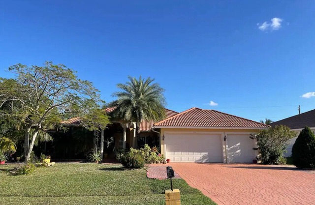 Spacious 4BD/4BA Dream Villa w/LRG Backyard in PSL