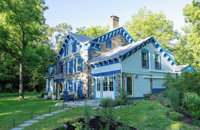 Spacious 4BD Country Gem - Fire Pit & Chill Vibes