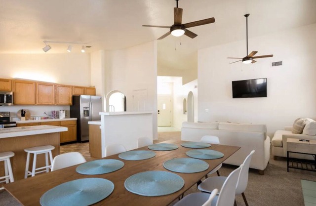 Spacious 4BD/2BA house with large back yard