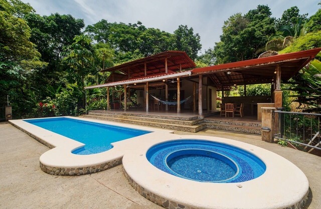 Haus 10 Minuten vom Strand entfernt! Idealer Yoga Urlaub mit Pool