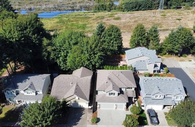 Spacious 4Bedroom 3Bath Getaway