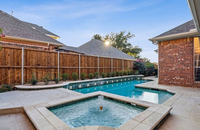 Spacious 4BR/4.5BA, Pool & Heated Spa, Close Proximity to Dining, Shopping & Fun