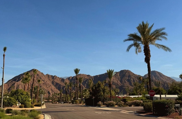 Spacious 4BR/4BA Mid-Century Modern in Indian Wells