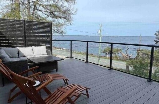 Spacious 4BR Family Beach House in Queensland N.S
