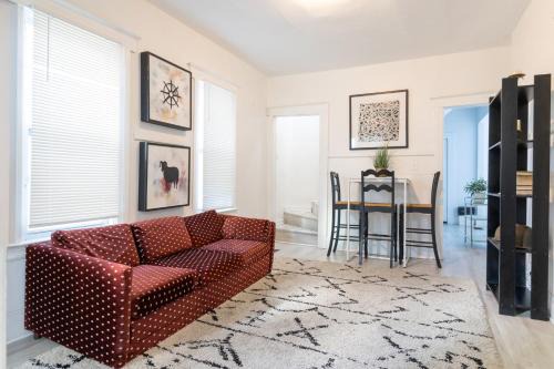 Spacious 4BR Family Home in Detroit WiFi Parking