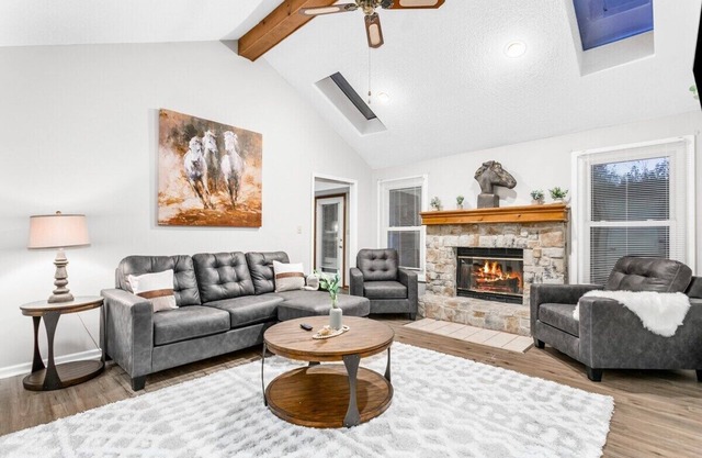 Spacious 4BR Home Near Legends & Shopping