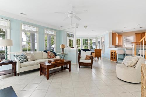 Spacious 4BR Home Pools Bikes Balcony