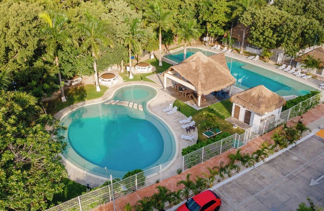 Spacious 4BR House/3 Floors/Terraces & great Views