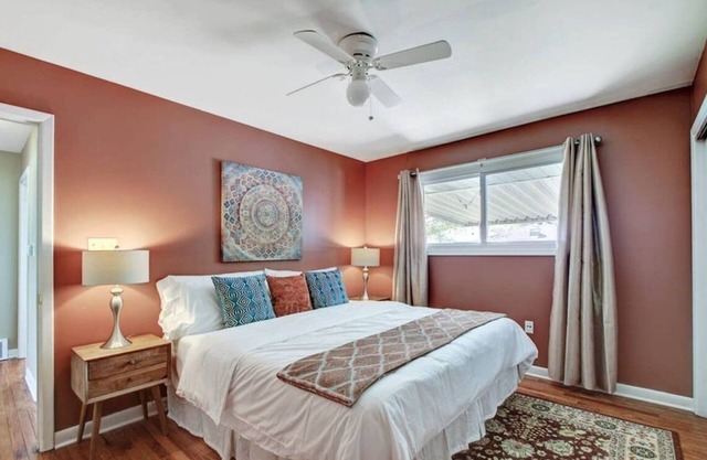 Spacious 4BR Near Convention Center!