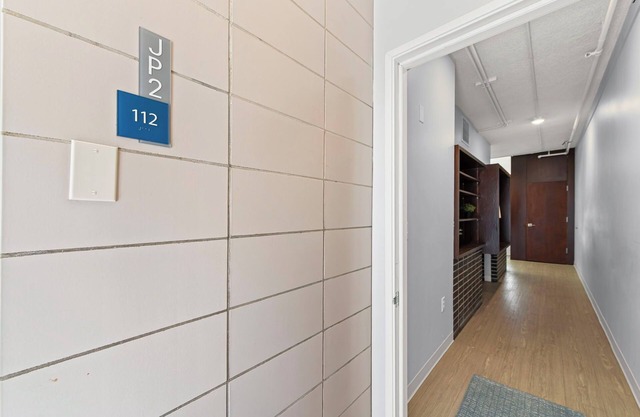 Spacious 4BR Pod in Amazing Kansas City Near Campus, Wi-Fi & Parking, Workspace