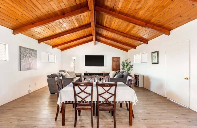 Spacious 4BR Retreat near Disneyland & Beaches