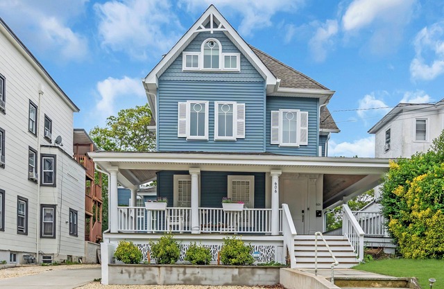 Spacious 4BR Sleeps 10 - Walk to Asbury Park Beach & Downtown!