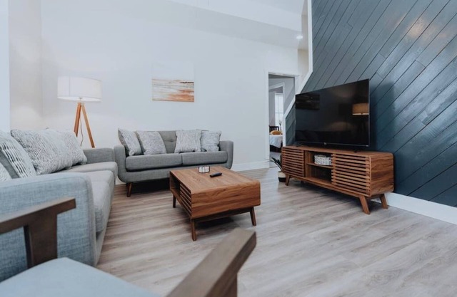 Modern Soulard 4BR-2BR Group Haven Patio & Fun