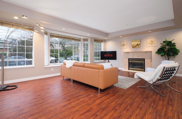 Spacious 4BR w/ Ensuites Mins to Downtown YVR UBC