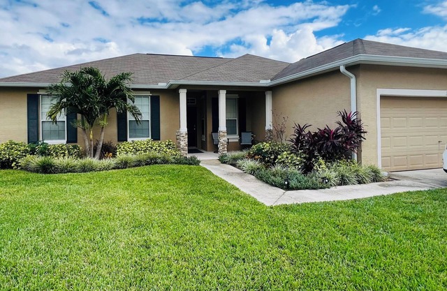 Spacious 4BR with Private Pool, King Bed, Near Parks and Trails