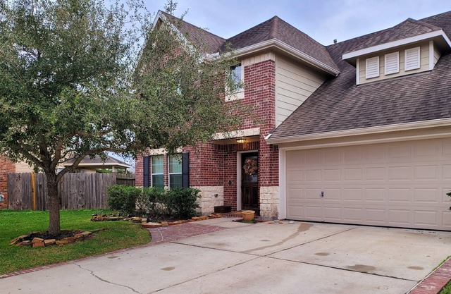 Spacious 5/3 home in quiet neighborhood
