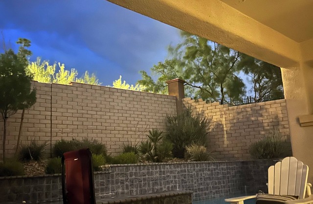 Spacious 5-bed 5-bath in marvelous Las Vegas with WiFi, fitness room and pool