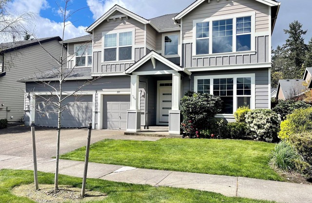 Spacious 5-Bed Retreat w/Firepit, Pet-Friendly & Updated Interiors!