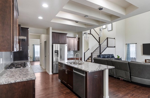 Spacious 5-bedroom house with AC, WiFi in charming Menomonee Falls