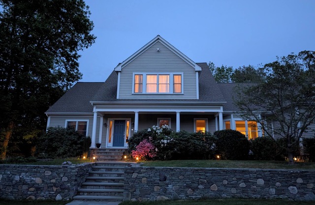 Spacious 5-bedroom house with AC, fitness room, private setting close to beaches