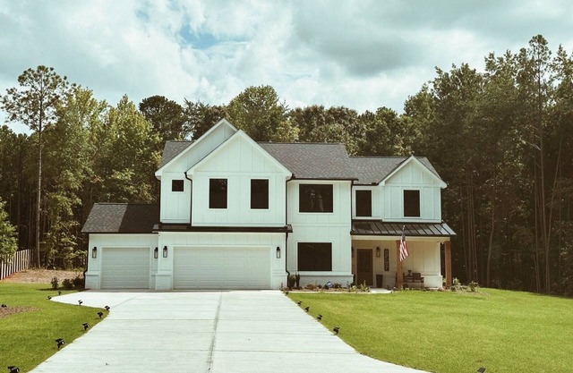 Spacious 5-bedroom house in enchanting Lawrenceville with WiFi, AC
