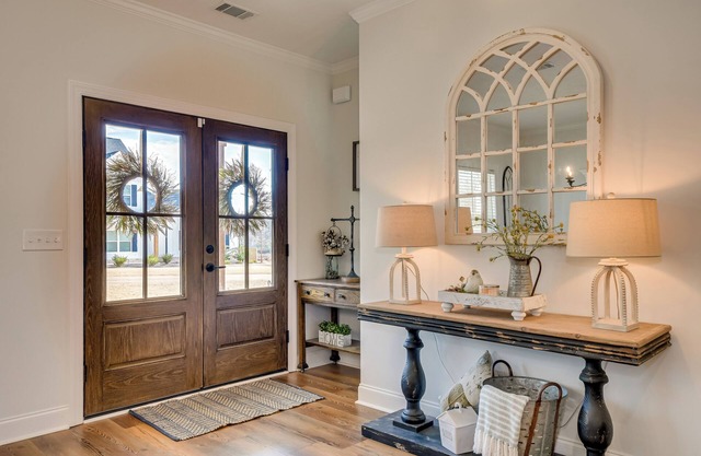 Spacious 5-bedroom house on a private pond just 10 miles from Augusta National