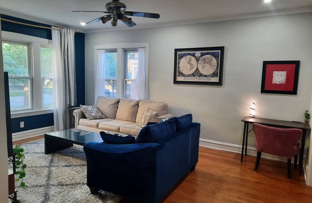 Spacious 5-bedroom 2-bath house in phenomenal Oak Park with parking, laundry!