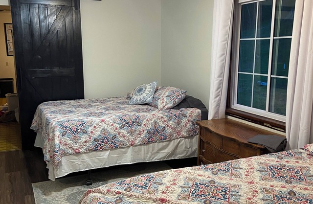 Spacious 5-bedroom farmhouse 5 minutes from Hermann