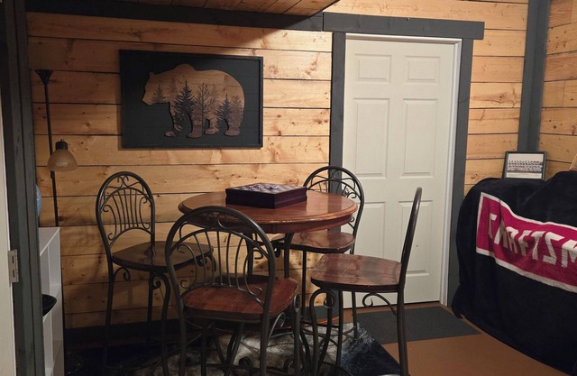 Spacious 5-bedroom house in delightful Bellefonte with AC, WiFi
