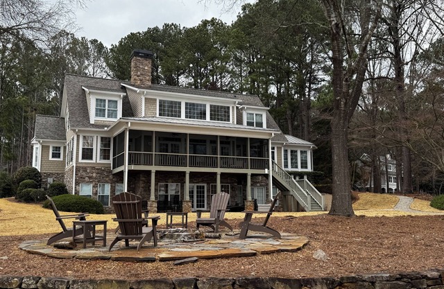 Spacious 5-bedroom home on Lake Oconee, 79 miles from The Masters
