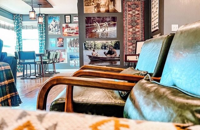 Spacious 5-bedroom House Just 1 Block from the Lake, with a Boat Launch!