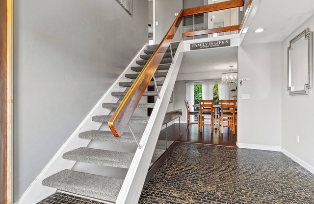 Spacious 5-bedroom house in charming New London, CT with WiFi & a Game Room.