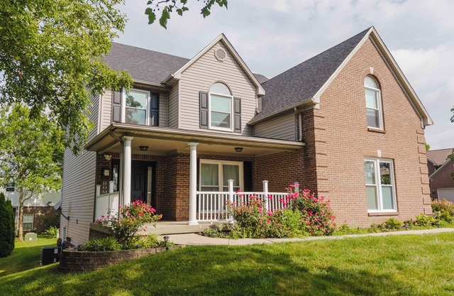 Spacious 5-bedroom house with fitness room in charming Lexington