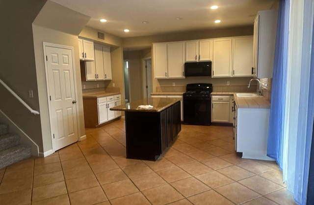 Spacious 5-bedroom house in welcoming Patterson with WiFi, AC