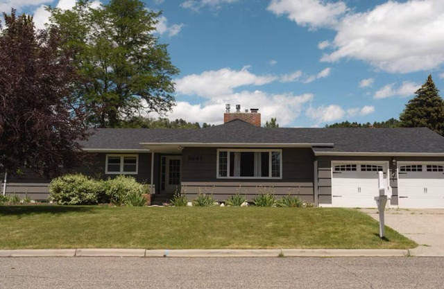 Spacious 5-bedroom Home with Backyard & Work Spaces