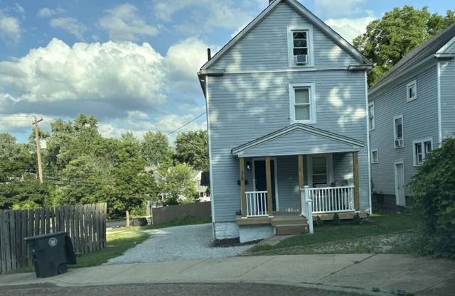 Spacious 5-Bedroom Home in Highland Square Akron