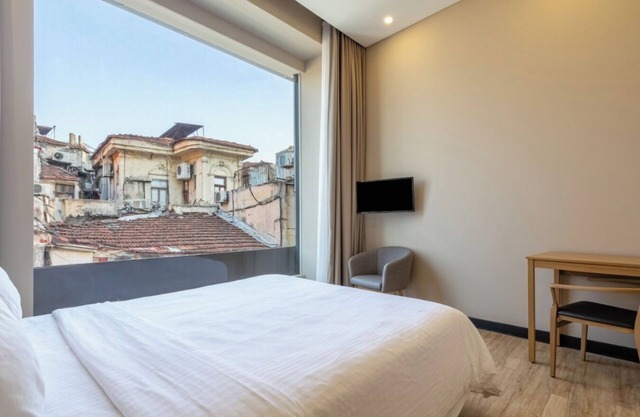 Spacious 5-bedroom hotel suites in terrific Istanbul with WiFi, AC